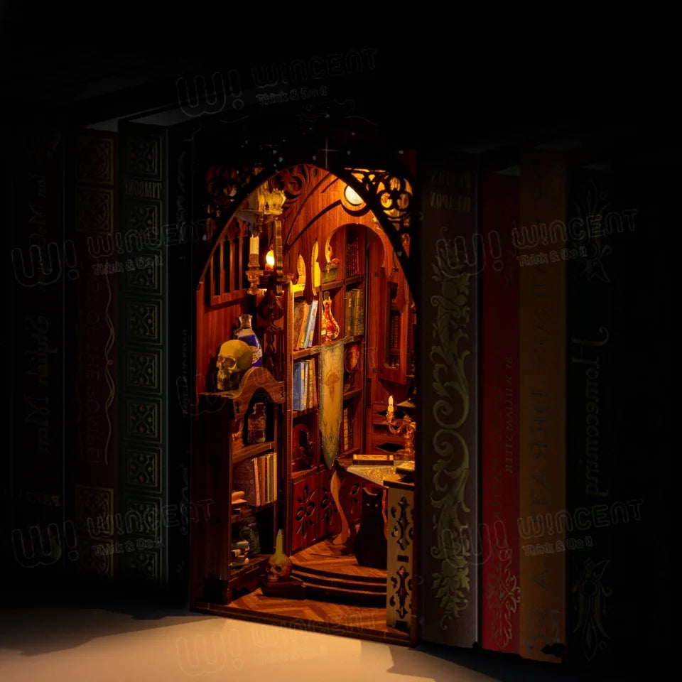 Magic Library Book Nook - Kits de bricolage Book Nook - Bibliothèque Book Shelf Insert Book Shop Miniatures