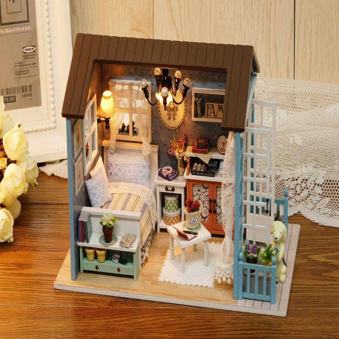 Retro dollhouse on sale