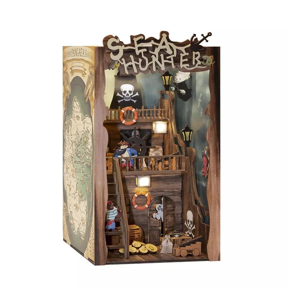 Sea Hunters Book Nook - DIY Book Nook Kits Sea Pirates Book Shelf Insert Book Scenery Bookends Bookcase with Light Model Building Kit